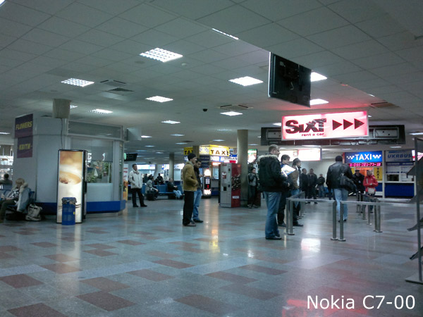 фото Nokia С7 в помещении